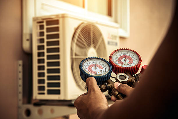 Professional Ac Installation technician working in Grandview, TX